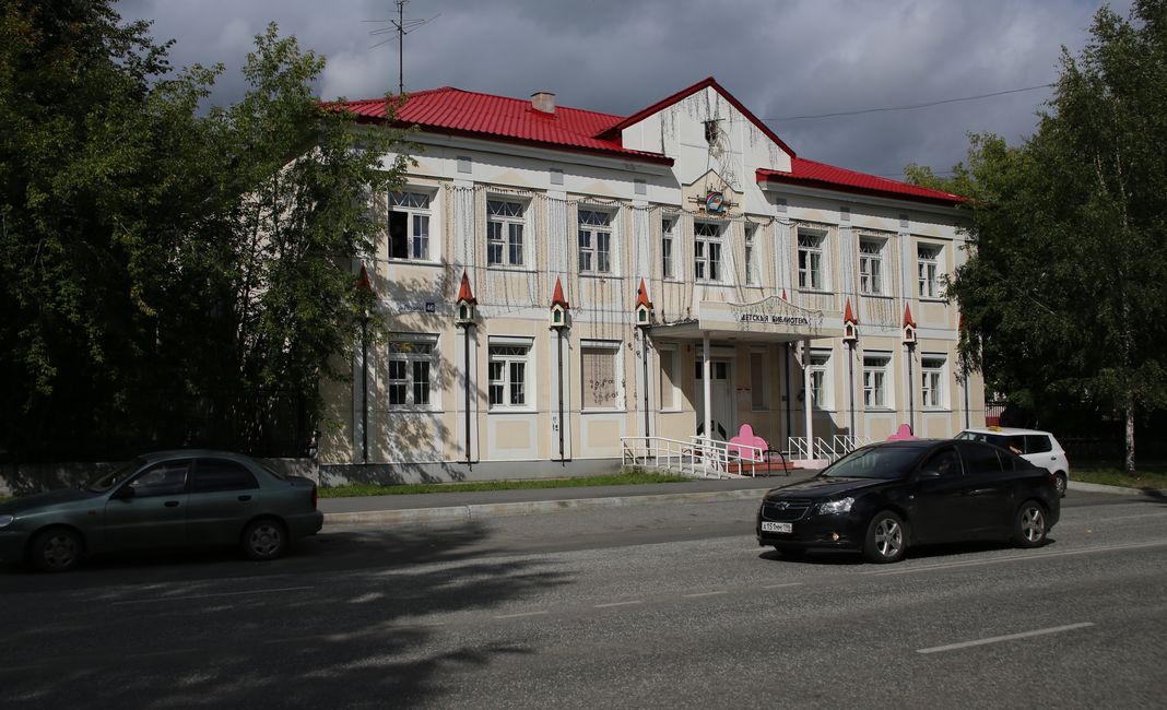 https://tvlesnoy.ru/files/2017/10/Detskaya-biblioteka-im.Gajdara-02.jpg