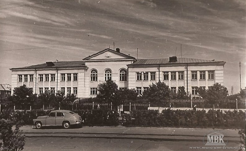 История городского округа. Школа 1953 фото. Школа 61 Старая. История 61 школы Википедия.